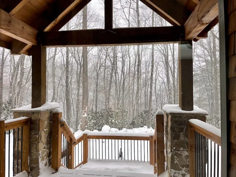 Golden Eagle Landing: Modern Mountain Getaway, Hot Tub, Pet Friendly, WiFi,  Long - Ferguson | Vrbo