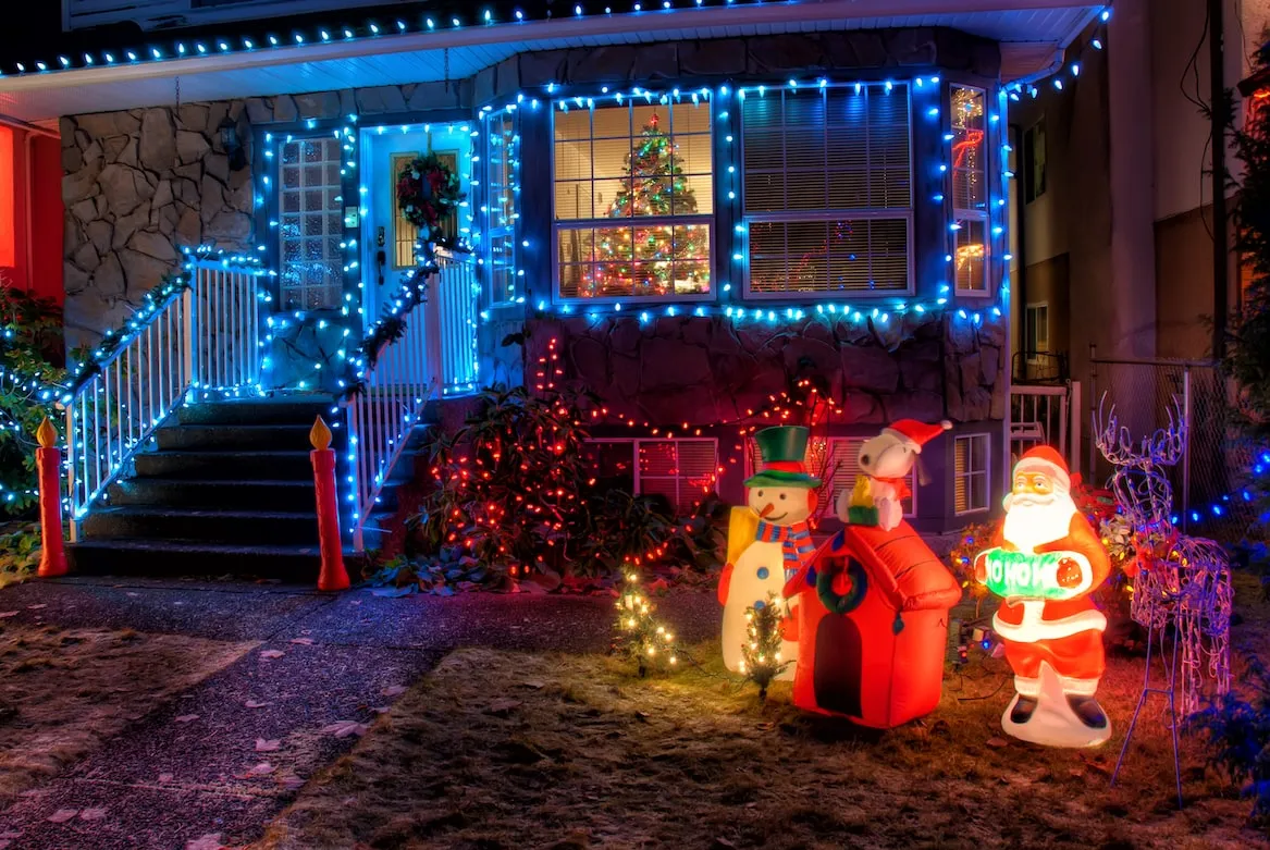 Guide to Outdoor Holiday Decorations | Ultimate Party