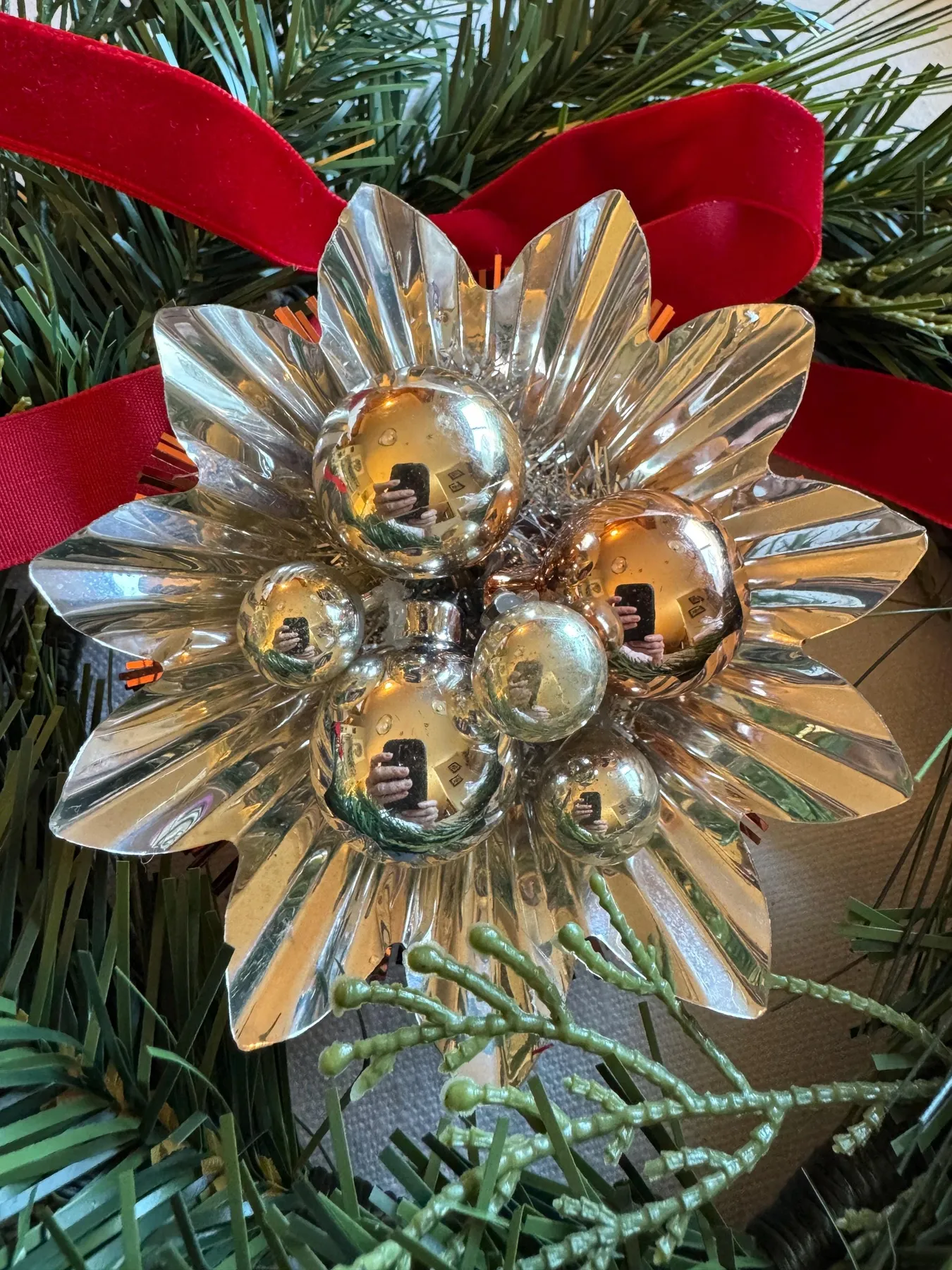 Handcrafted Vintage Christmas 2 Reflector Clip: Light Orange, Silver 4 1/4”