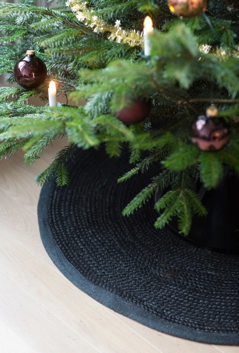 Handmade round Christmas tree carpet in jute - Black Color