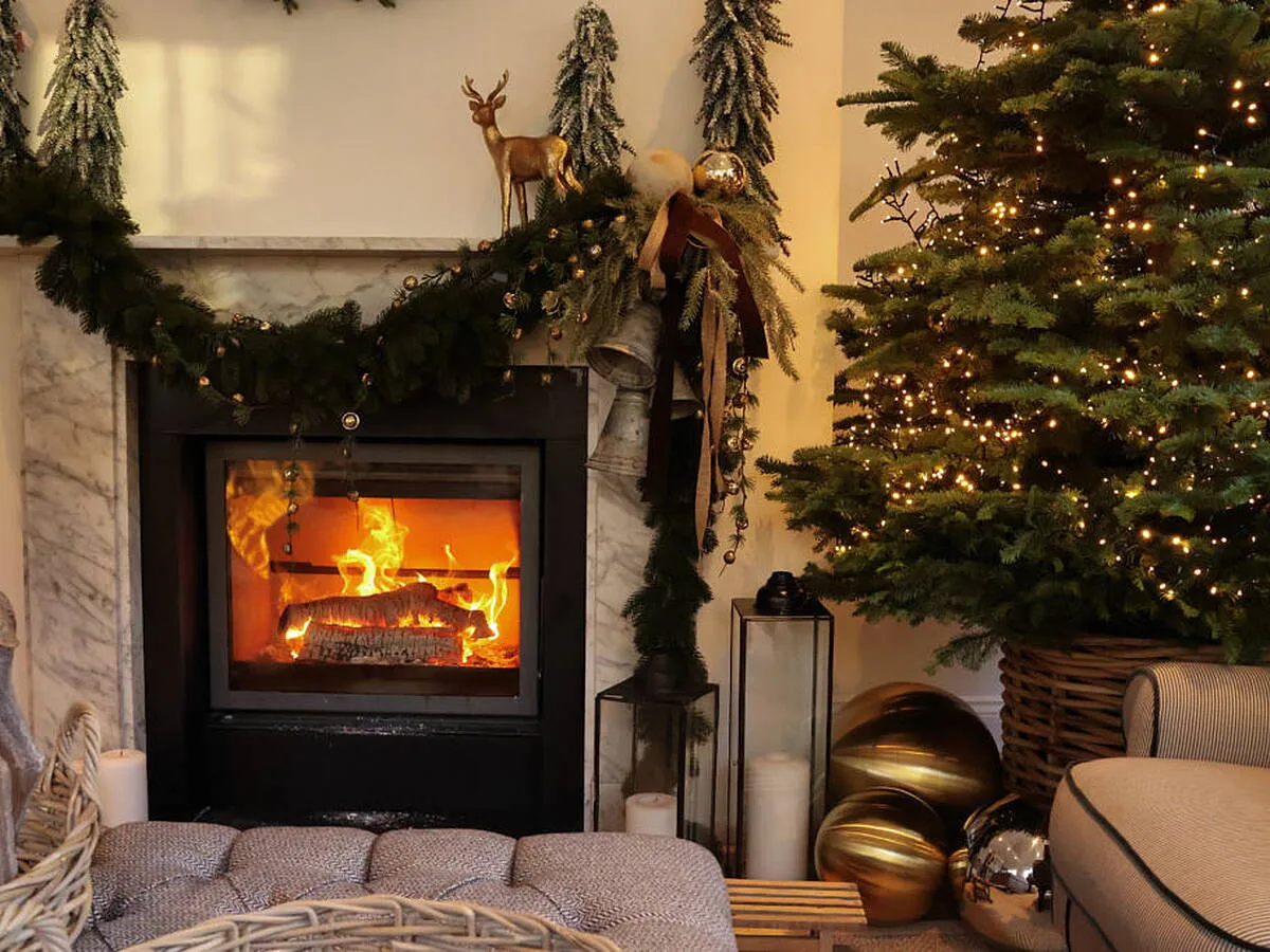 Helen Turkington's tips on how to dress your mantelpiece this Christmas  - MyHome.ie