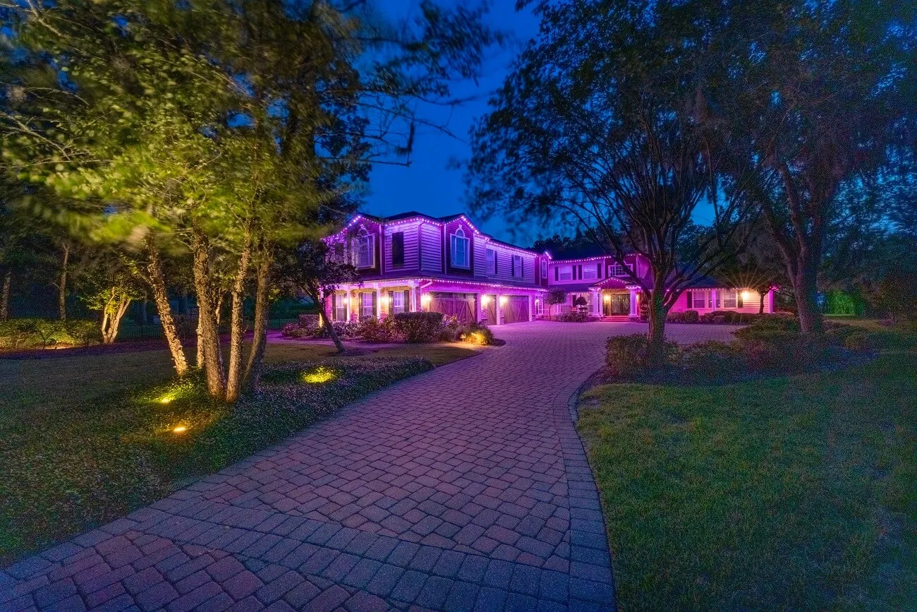 Here is how to bring the beauty of RGB roofline lighting to your Nashville home.