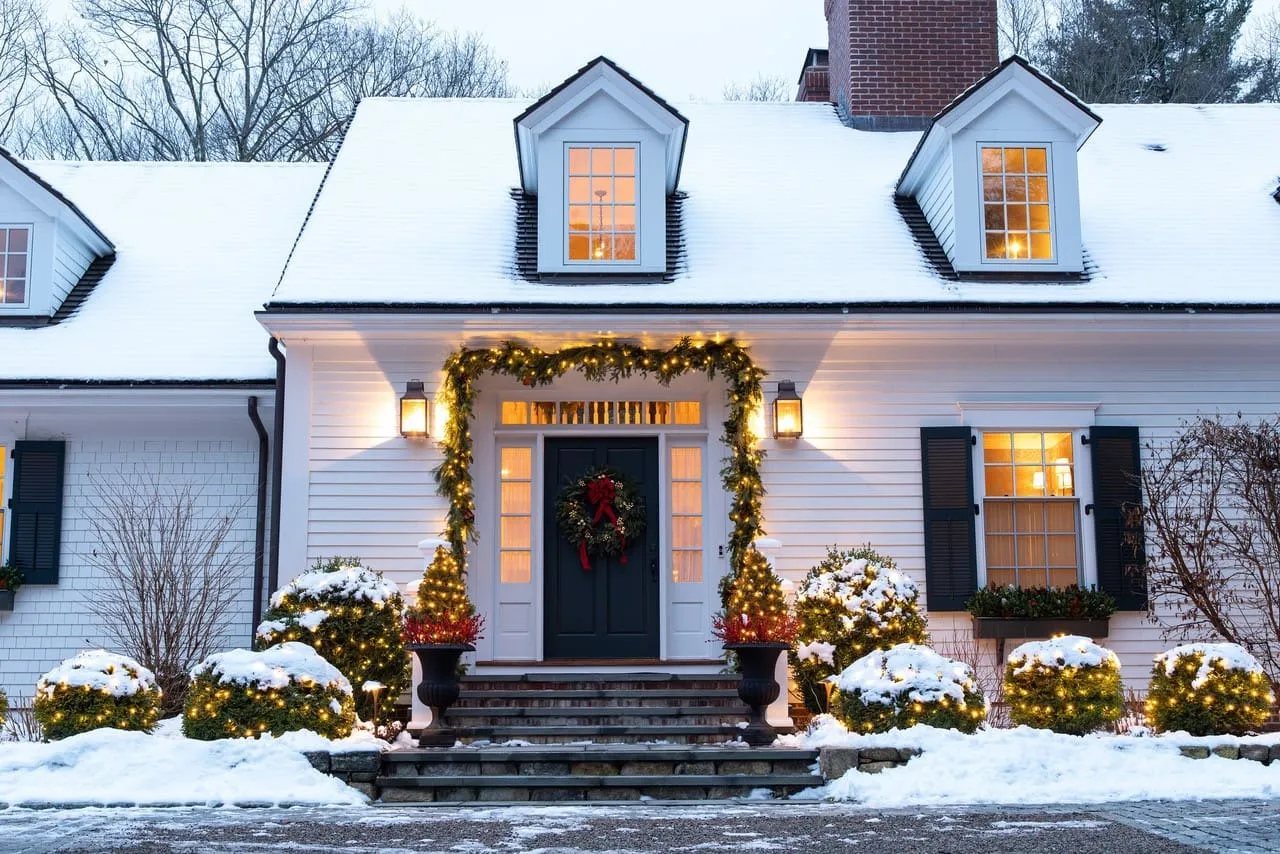 Holiday Lighting and Decor Market Predictions - The Edge from the National  Association of Landscape Professionals