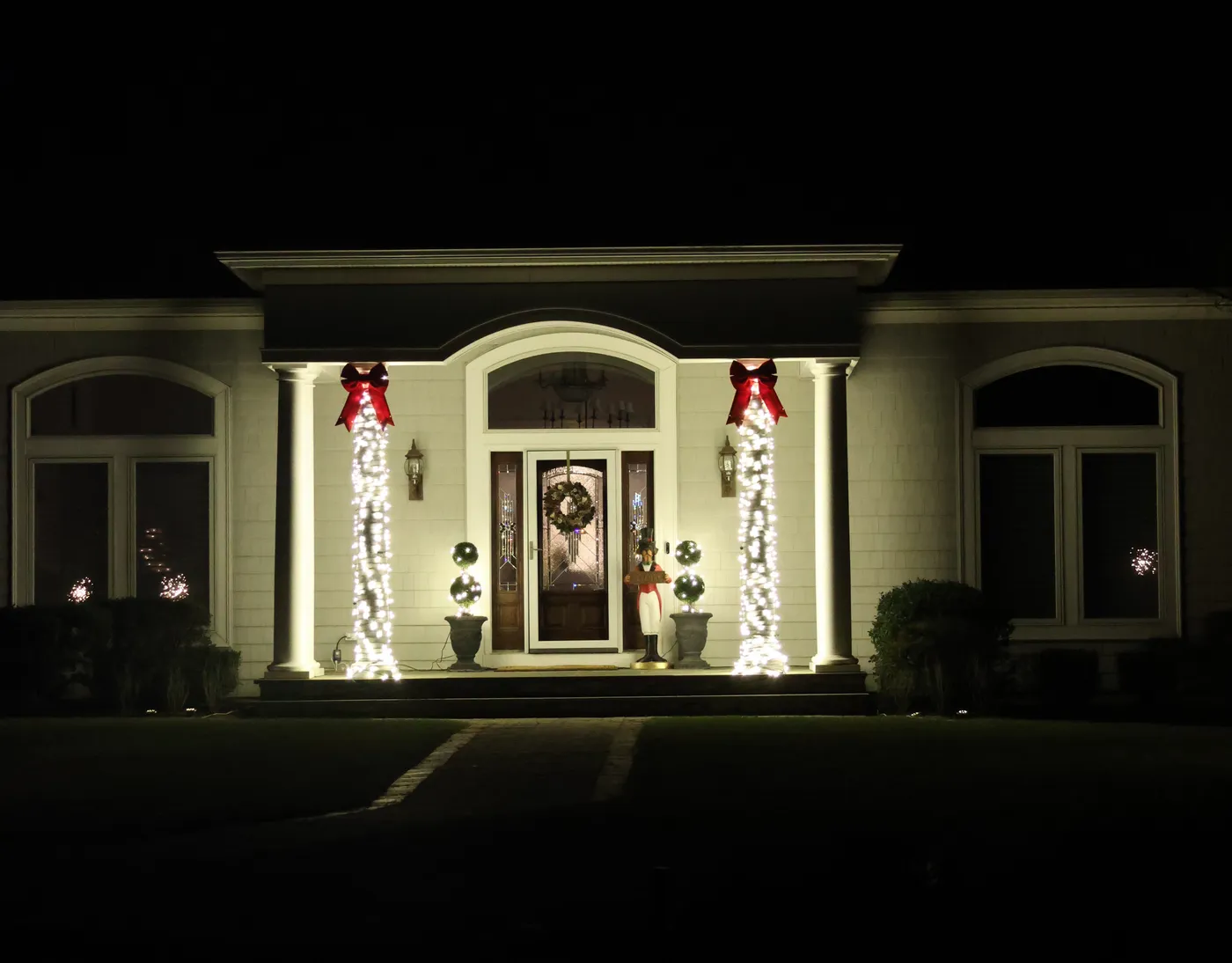 Holiday lighting and holiday decor near Westhampton Beach, NY