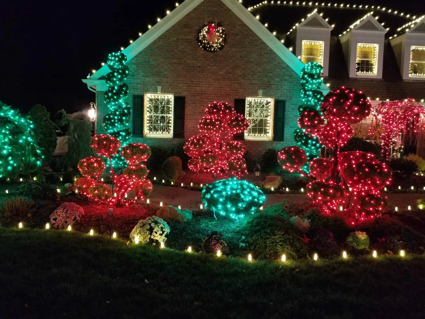 Holiday Lighting Suffolk County | Green Light Tree Services