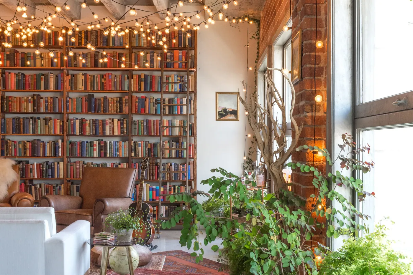 Holiday Lights Decorating Tips | Apartment Therapy