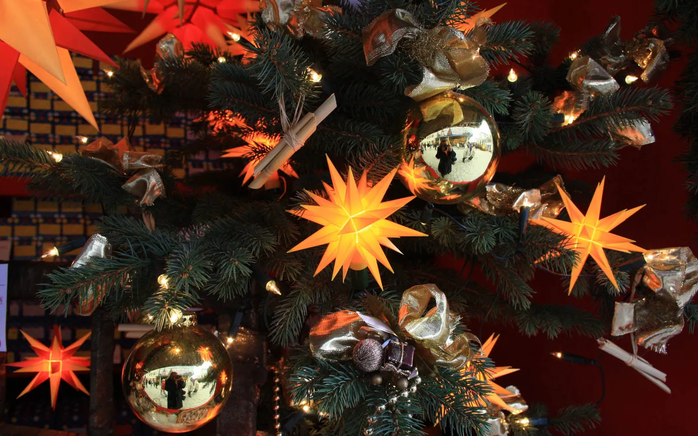 HOW TO: 5 STEPS TO YOUR UNIQUE CHRISTMAS TREE - MyBrilliantStar
