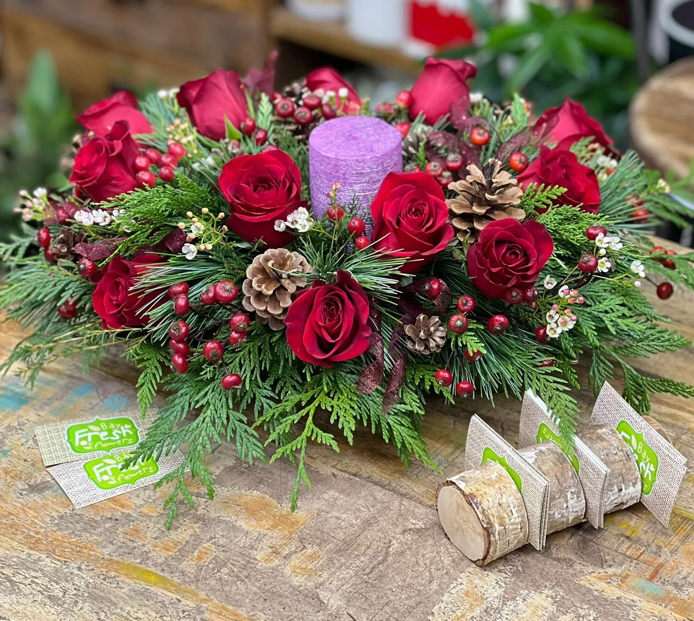 How to Choose the Best Christmas Flower Arrangements Buy in Vancouver. Fresh flowers delivery from florist local shop.