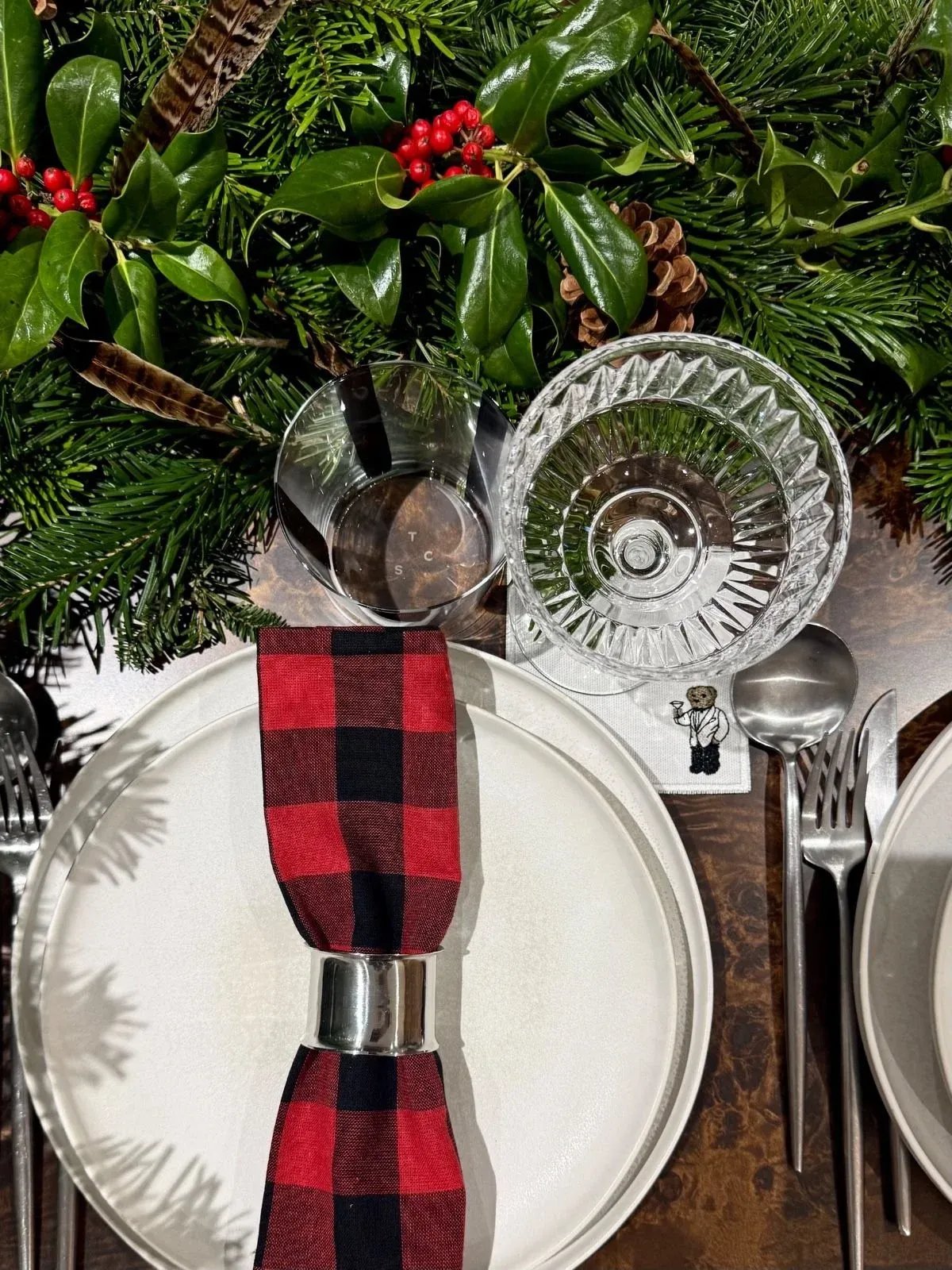 How To Create A Chic Christmas Tablescape On A Budget — Worn That Already