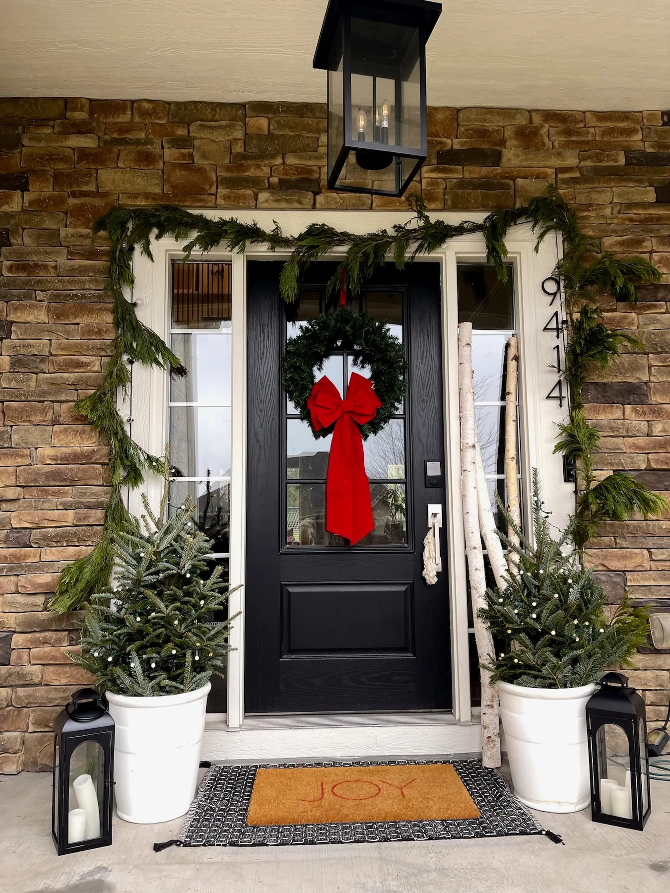 How to Create a Classic Holiday Front Porch - Life Love Larson
