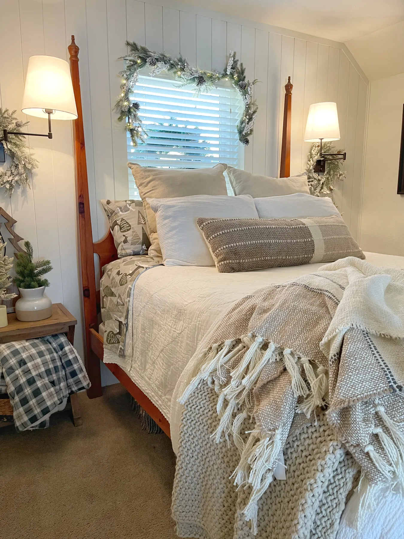How To Create A Festive And Cozy Christmas Bedroom/Guestroom * Hip & Humble  Style