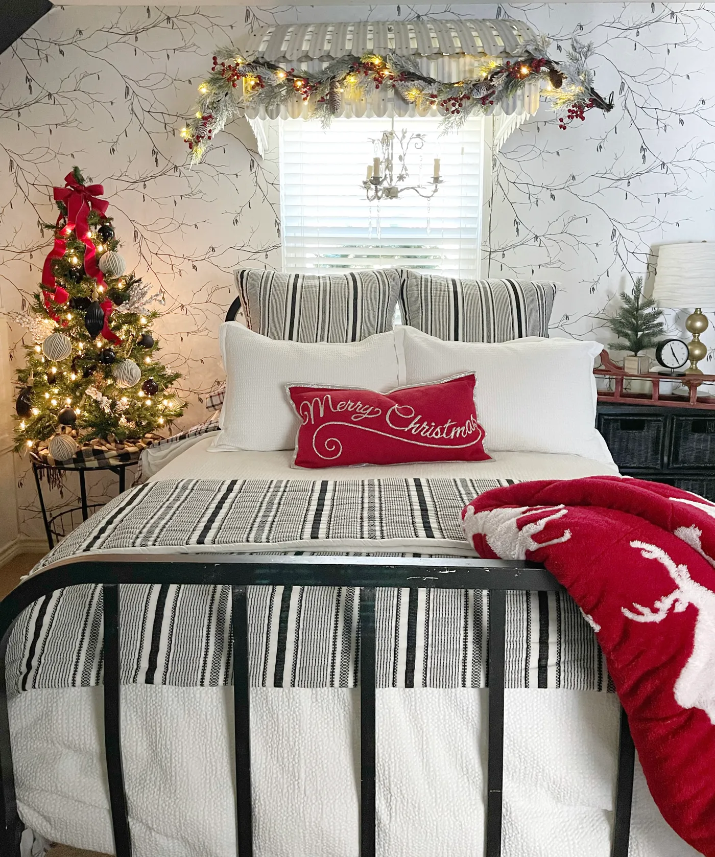 How To Create A Festive And Cozy Christmas Bedroom/Guestroom * Hip & Humble  Style