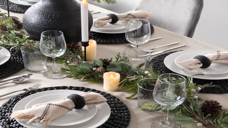 How To Create The Perfect All-Natural Centerpiece For Each Season