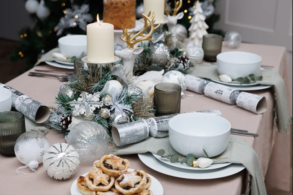 How to Create the Perfect Table for Hosting all Your Christmas Meals -  Woodie's Community | Woodie's