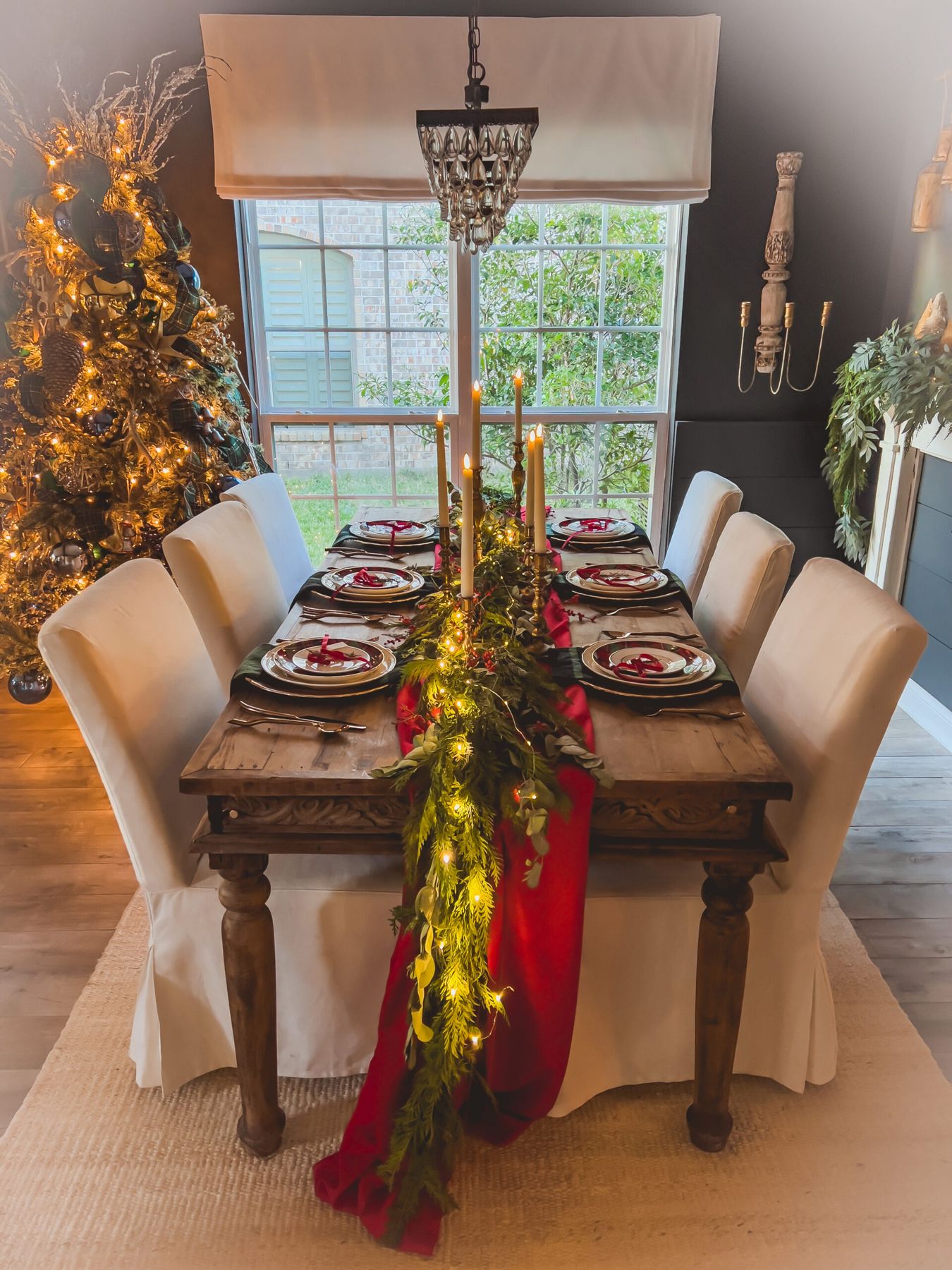 How to Decorate a Beautiful Christmas Table on a Budget -