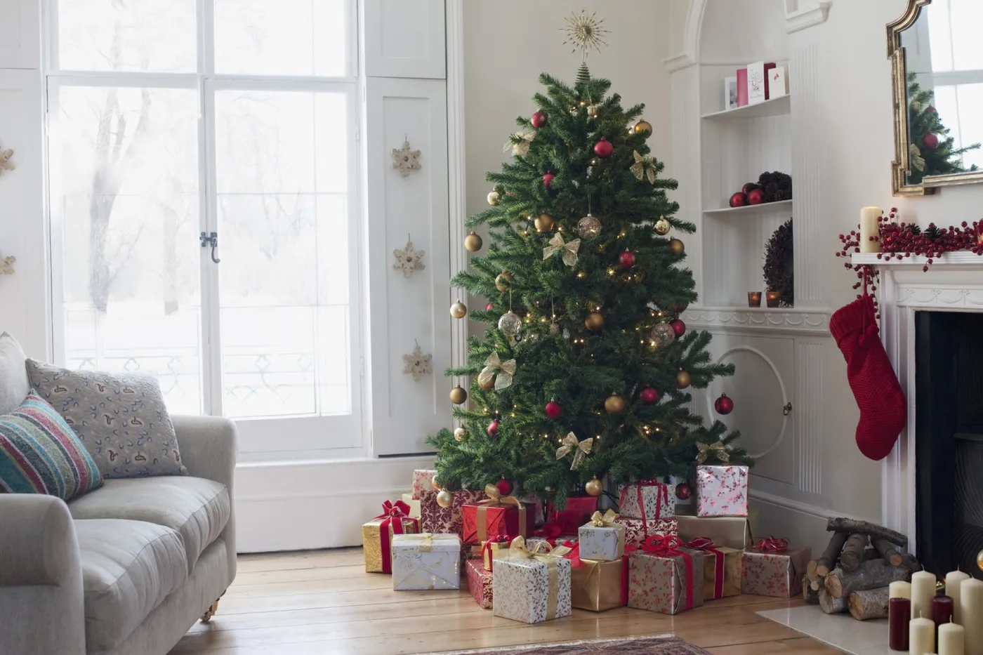 How to Decorate a Christmas Tree, According to Experts - Newsweek