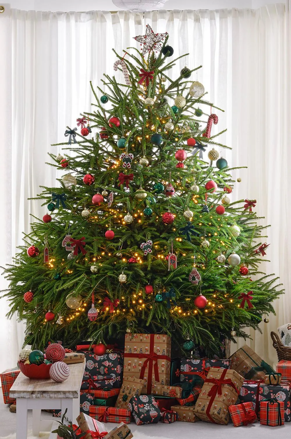 How to decorate a Christmas tree | Best Xmas Decorations | Primark UK