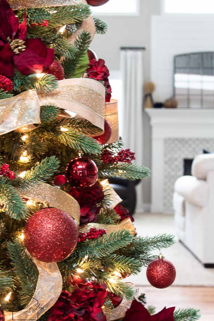 How to Decorate a Christmas Tree Like a Designer - The Lived-in Look