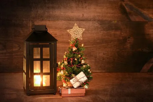 How to Decorate a Small Christmas Tree