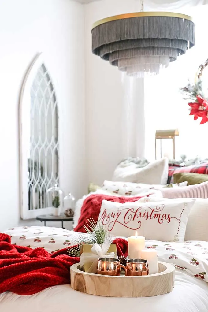 How to Decorate Your Bedroom for Christmas in 6 Steps – Hallstrom Home