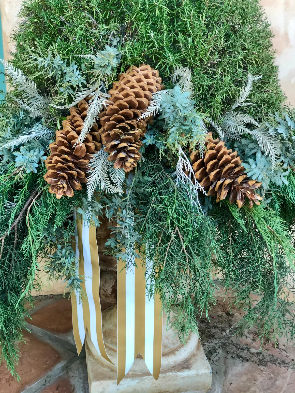 How to Decorate your Front Porch for Christmas Using Natural Elements -  Cindy Hattersley Design
