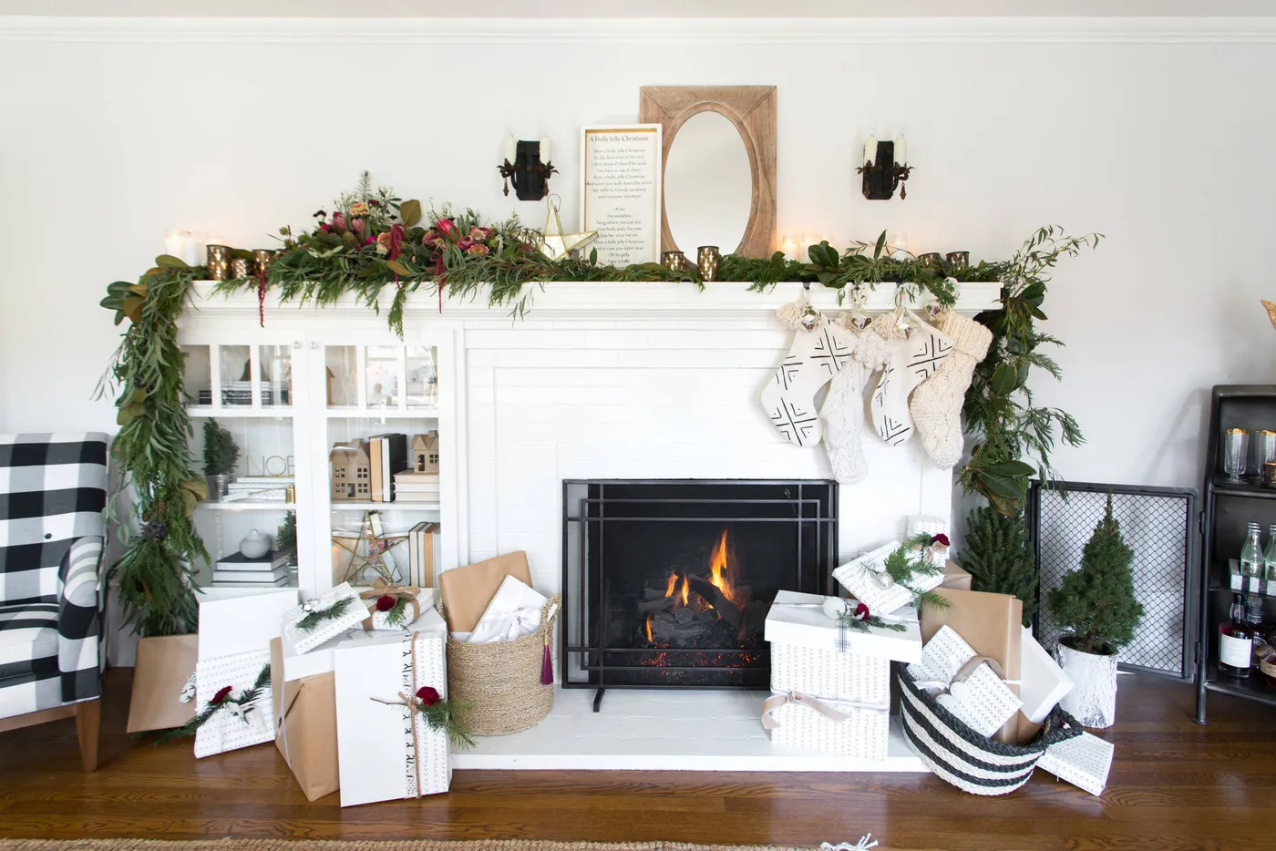 How to decorate your house for Christmas: Mantelpiece and fireplace ideas |  Houzz UK