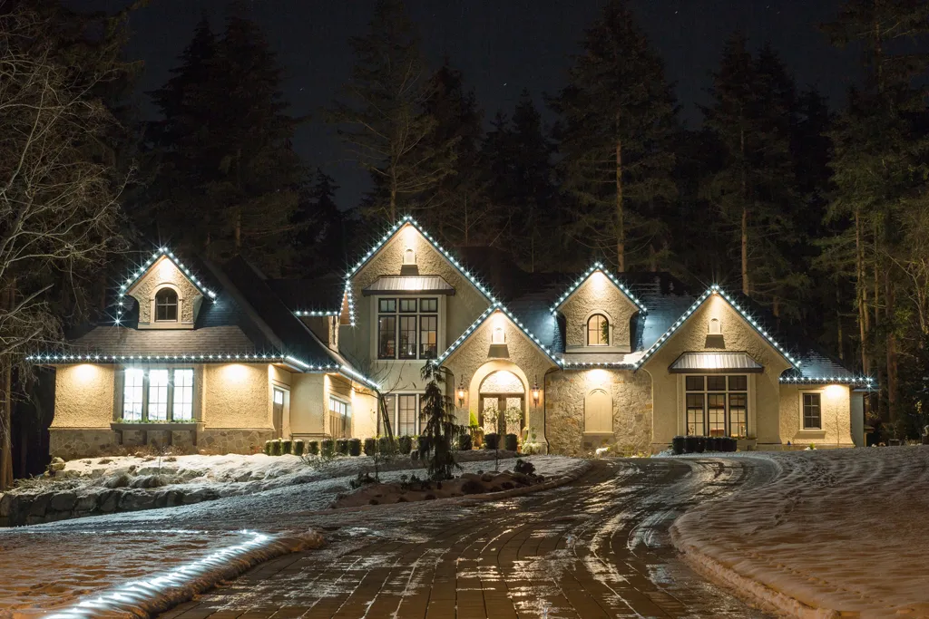 How to Get the Best Christmas Lights Display on Your Block - Shack Shine