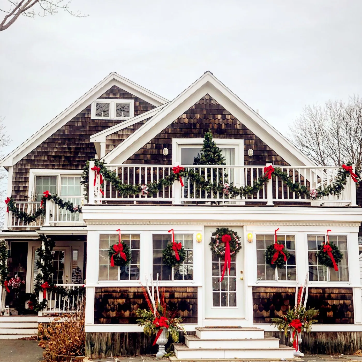 How to Hang Wreaths and Garland Without Nails