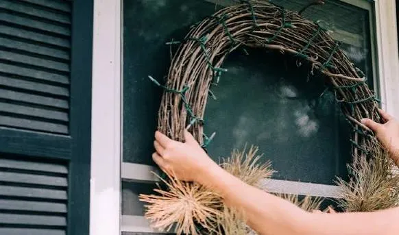 How to Hang Wreaths on Outside Windows Properly