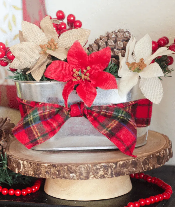 How to Make a Christmas Centerpiece - 20 Easy DIYs - shabbyfufu.com
