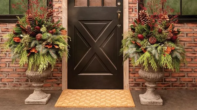 How To Make A DIY Holiday Urn With Greenery - Chatelaine
