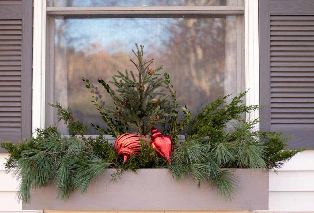 How to Make an Inexpensive Christmas Window Box -