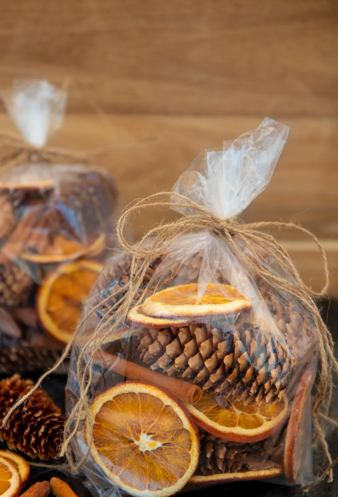 HOW TO MAKE ORANGE CINNAMON CLOVE POTPOURRI | Everyday Laura