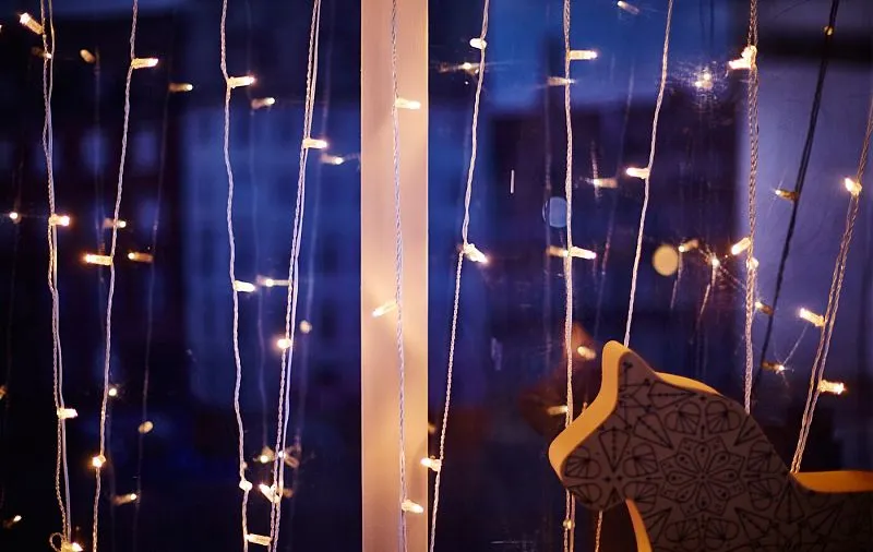 Ideas for holiday window decor