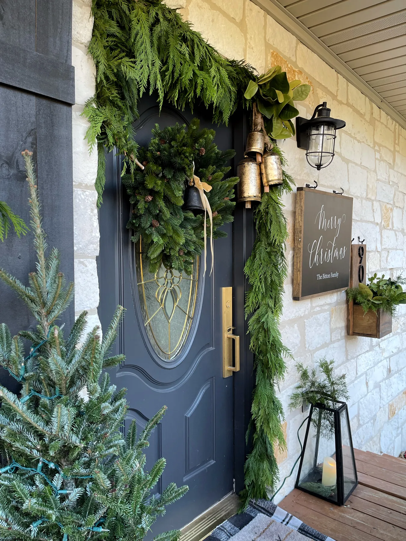 Ideas On How To Dress Up Your Porch For Christmas * Hip & Humble Style