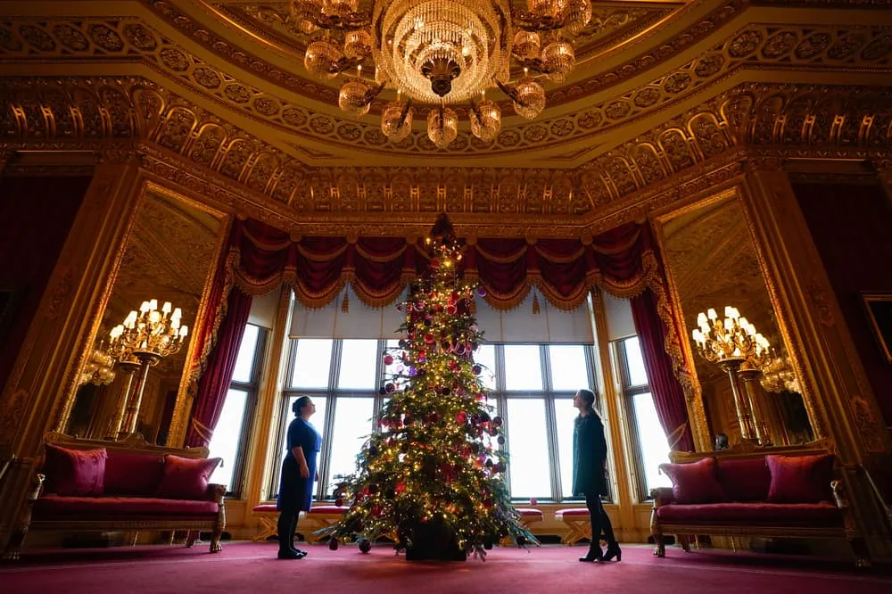 In Pictures: Royal staff deck Windsor Castle hall with 20ft Christmas tree | The Standard