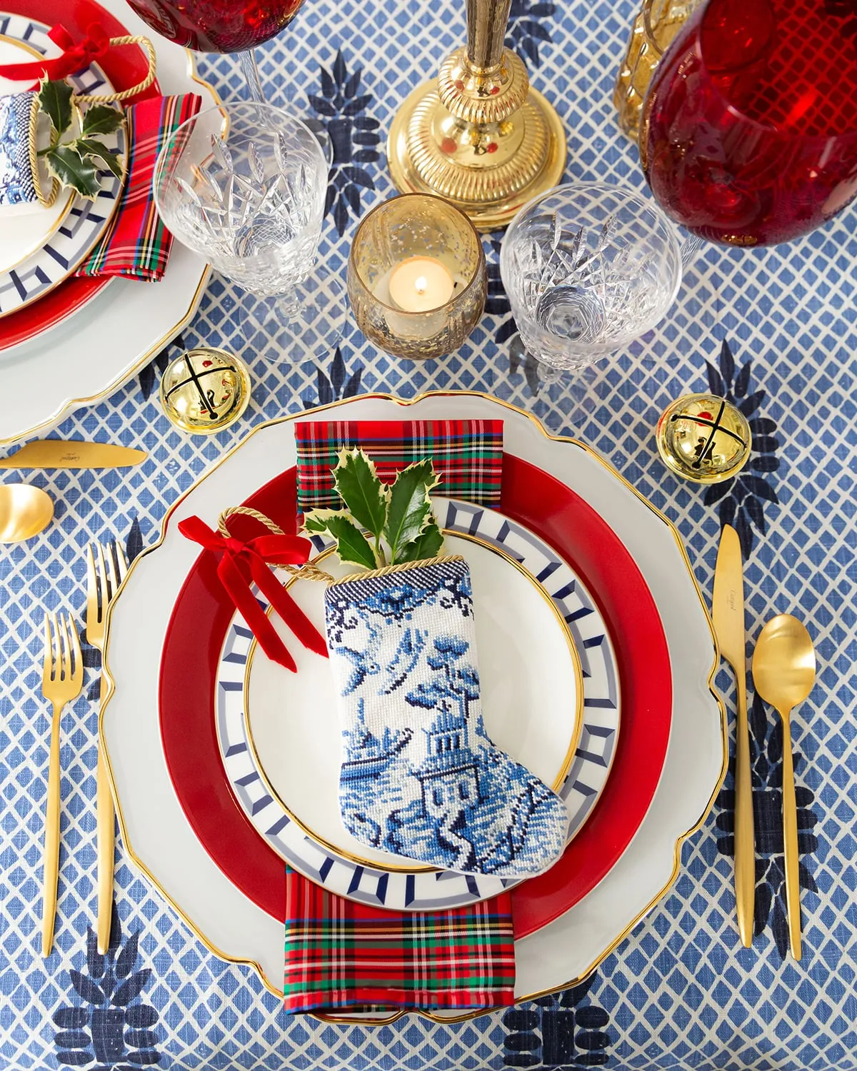 Incorporating Blue & White into your Christmas Table - Pizzazzerie
