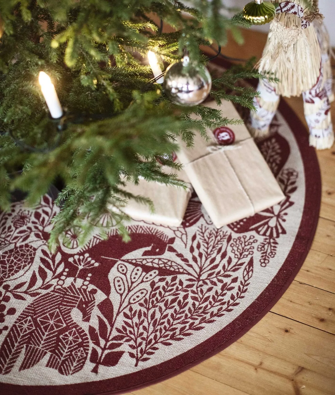Jute Christmas tree rug - hand printed with tradition and design