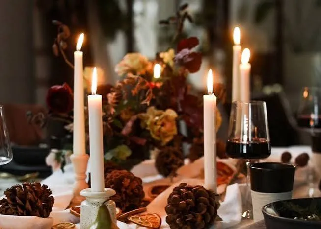 Lea's Seasonal Dining Room Decorating Ideas That You Won't Have To Swap Out  Once The Holidays Are Over - Emily Henderson