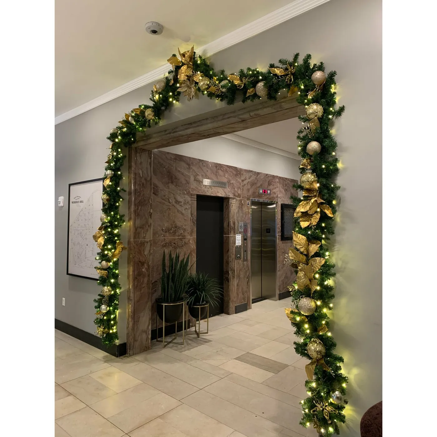 Lifelike Garland with Decor – Bloompop