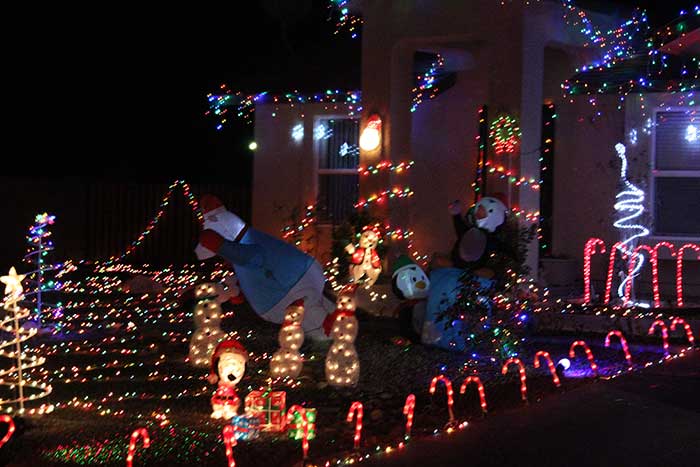 Local Christmas lights cheer up a blustery night – GilaValleyCentral