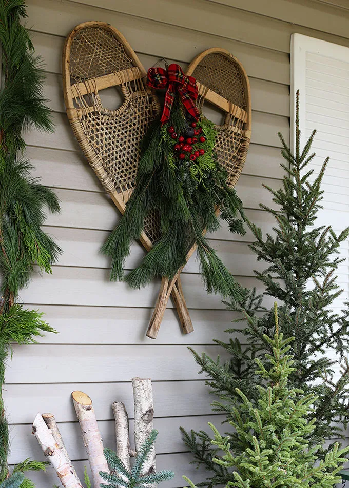 LODGE INSPIRED CHRISTMAS PORCH DECORATIONS STORY