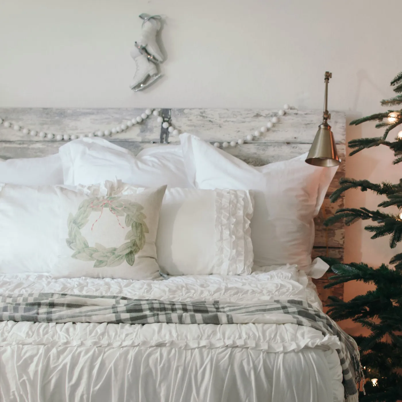 Magnolia Wreath w/Red & White Bow Pillow Cover