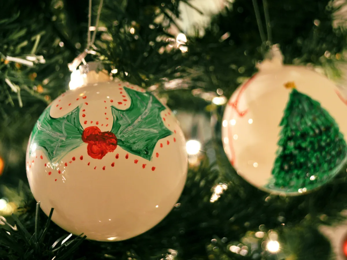 Making Hand Painted Baubles For The First Time - Challenge Fifty Two