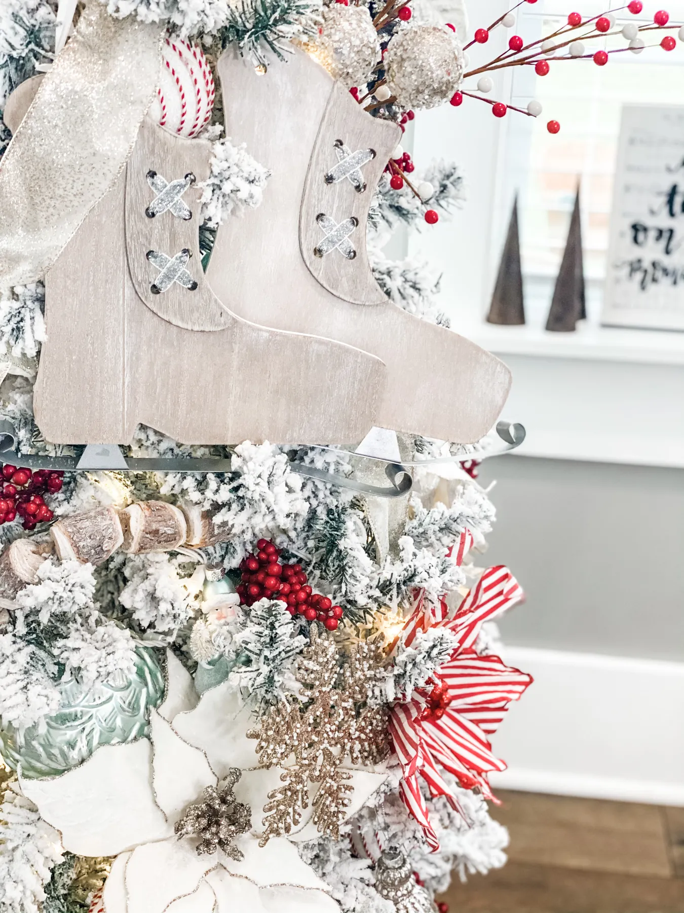 master-bedroom-christmas-tree-3 -