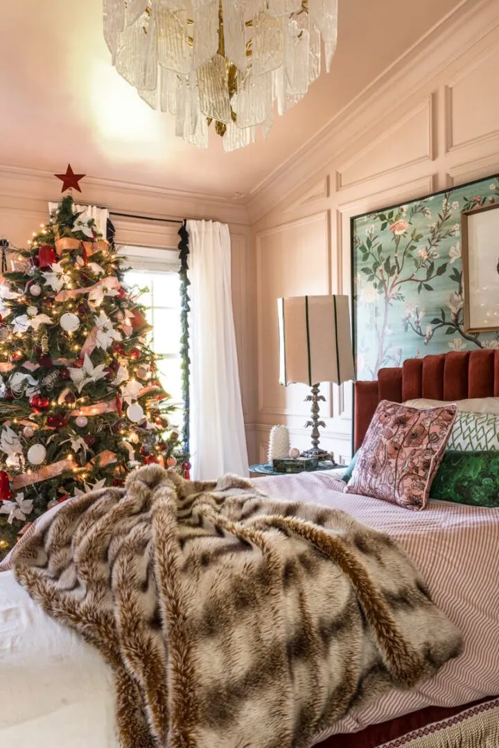 Master Bedroom Christmas Tree ⋆ Jewel Marlowe