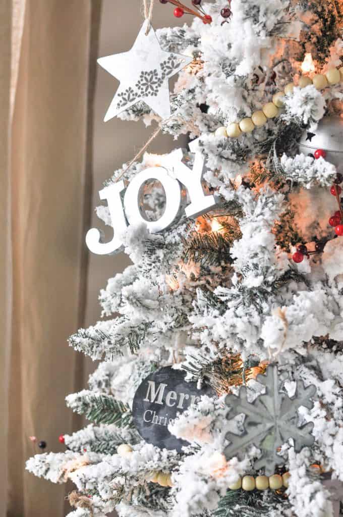 Modern Farmhouse Christmas Tree - The Crafty Blog Stalker