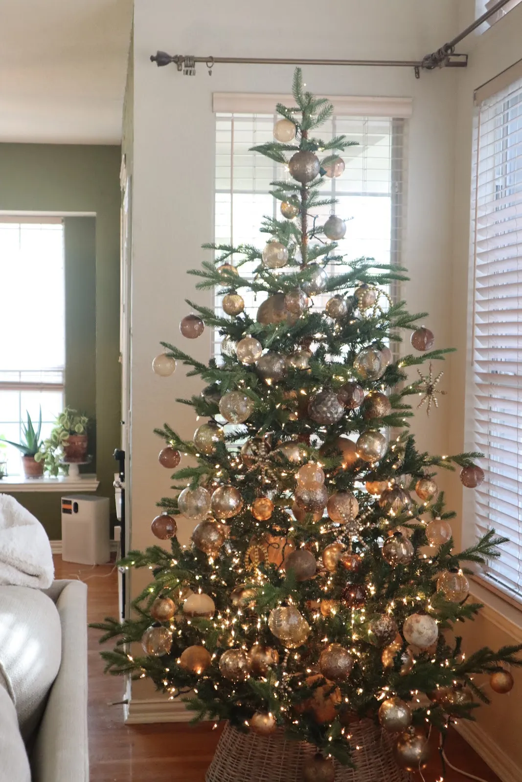 Momfessionals: Christmas Decor Pt 1