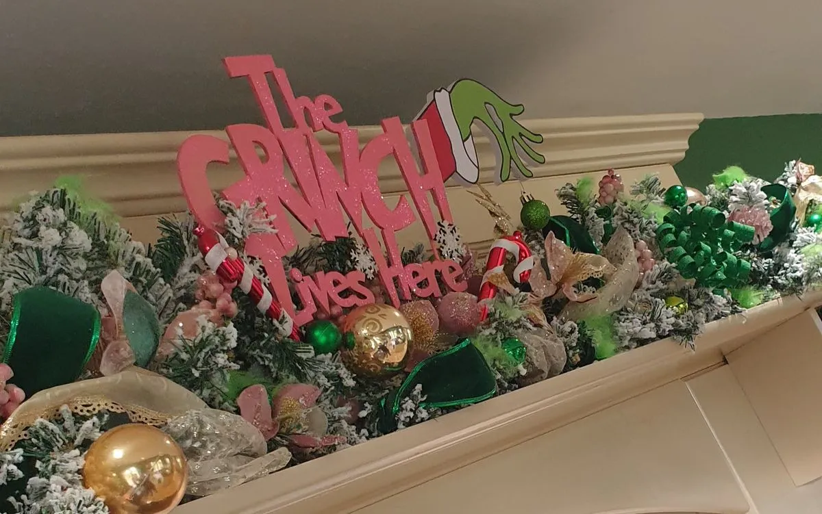 Mum creates 'breathtaking' Grinch-themed Christmas tree using £1.99 Home  Bargains decorations - Manchester Evening News