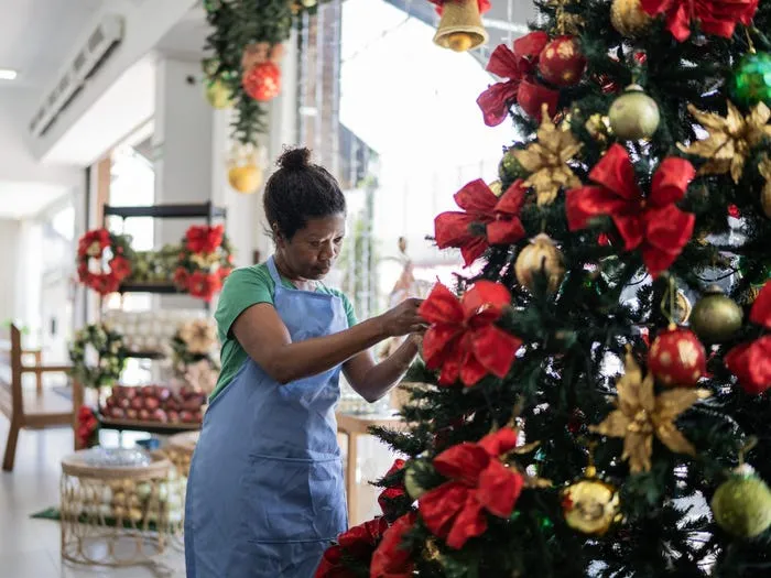 My Retail Job Made Me Hate Everything About the Holidays - Business Insider